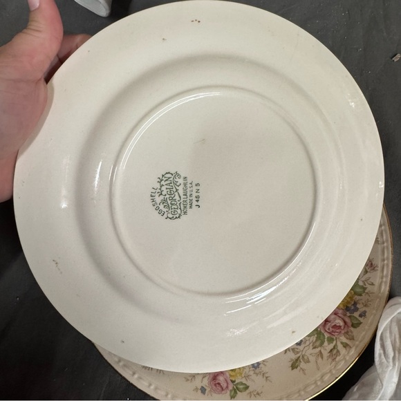 Homer Laughlin Georgian Eggshell dinner plates in the "Heather Rose" pattern 9” - Picture 4 of 7